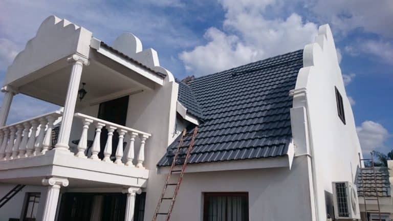 Read more about the article Acrylic vs Bitumen Waterproofing for Pretoria Roofs